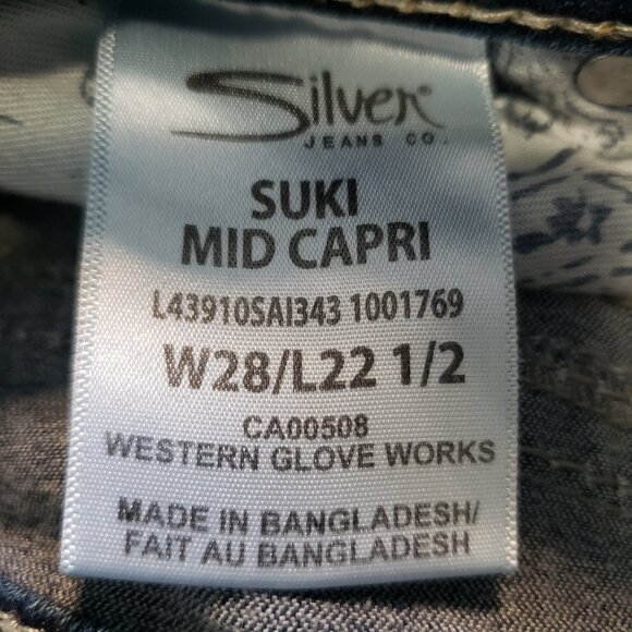 Like 🆕 Silver Jeans - Suki Mid Capris - Picture 13 of 13